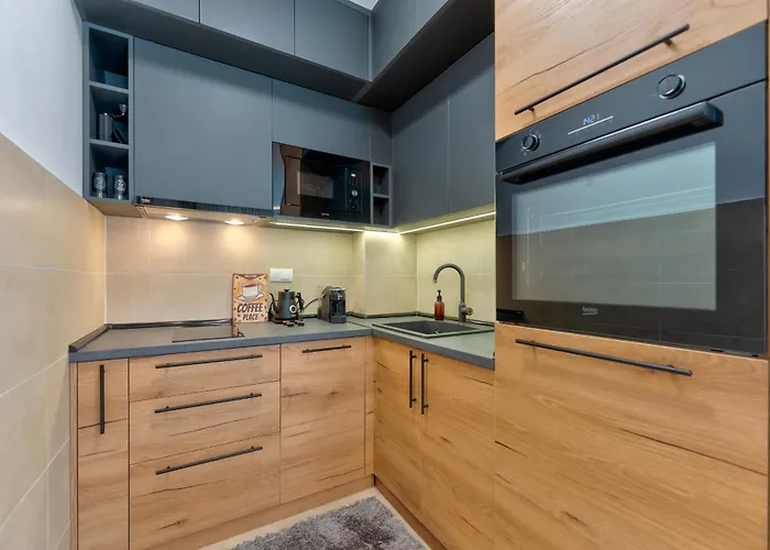 Lazy Bear Moderan Na Planini *