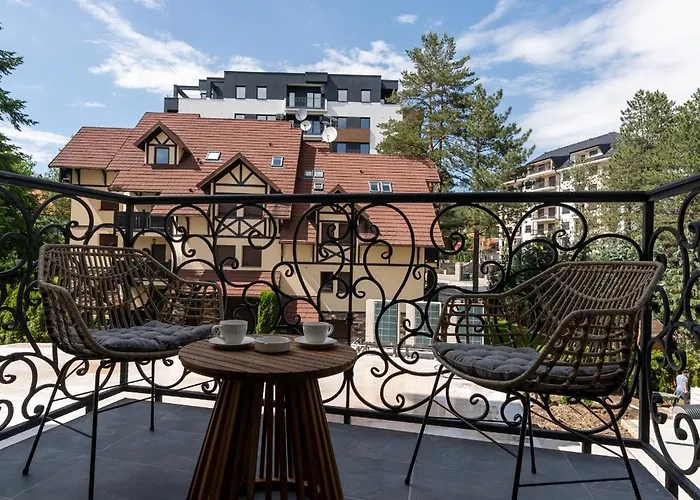 Lazy Bear Moderan Na Planini *