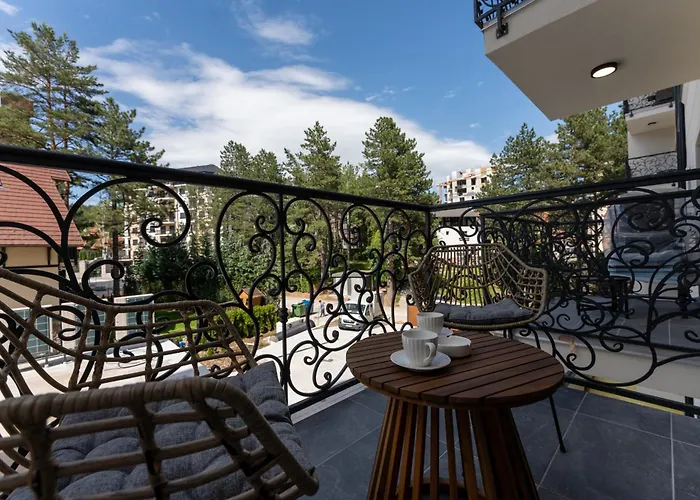 Lazy Bear Moderan Na Planini Zlatibor